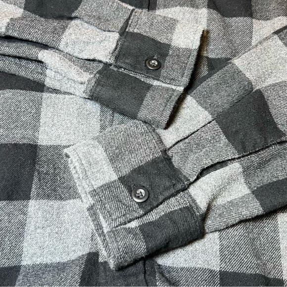 American Eagle Super Soft Flannel Shirt Black Gray Plaid – Size Large - Picture 3 of 8